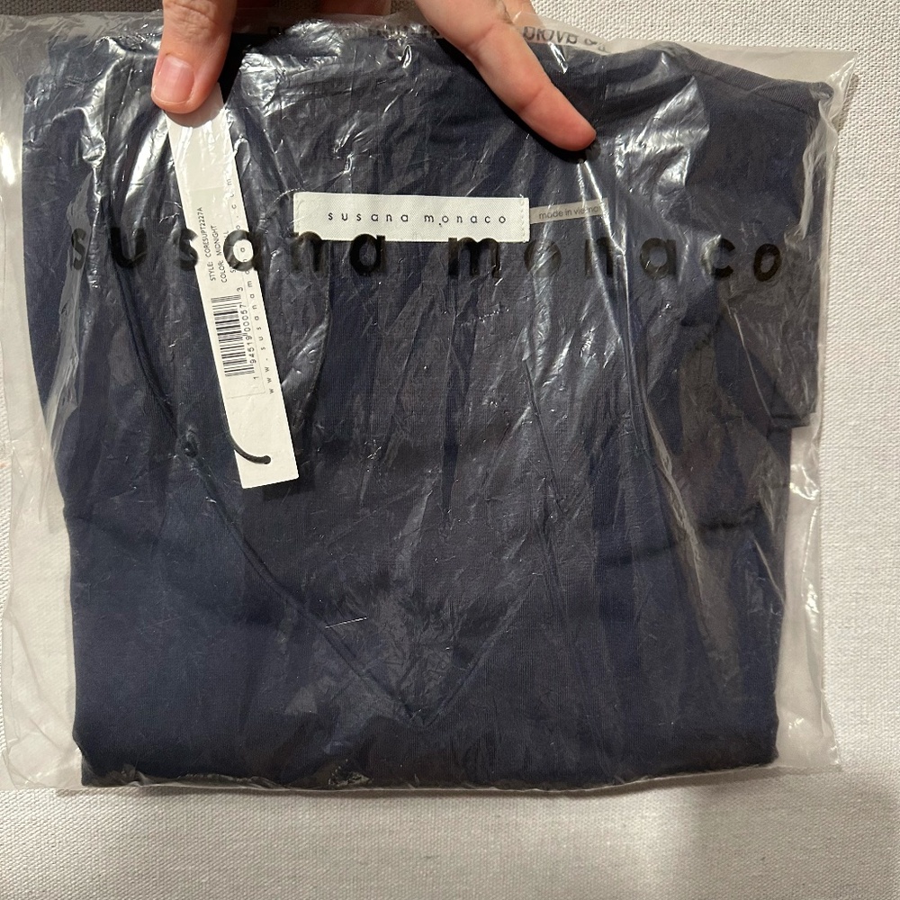 NWT Susana Monaco Sexy V Long Sleeve Top - size XS
